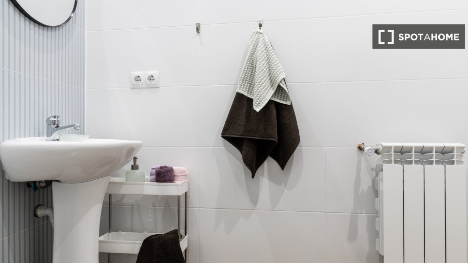Double room Madrid, 9 beds, 210m² — photo 11