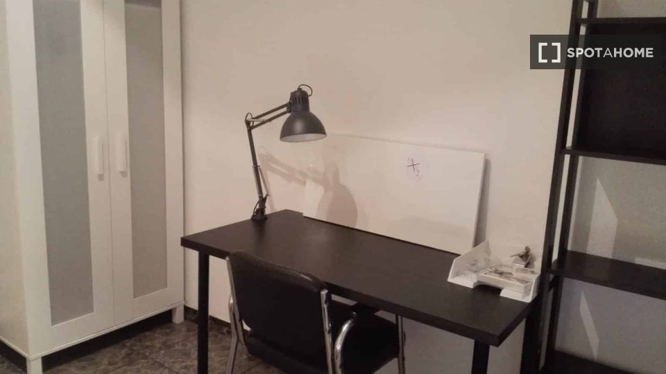 Double room Valencia, 3 beds — photo 9