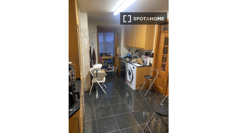 Double room Lisbon, 3 beds, 200m² — photo 2