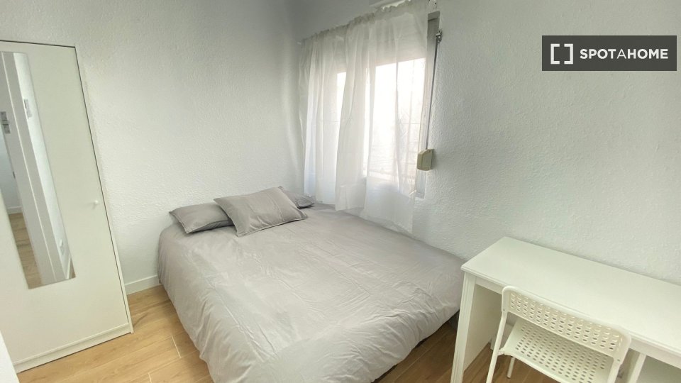 Double room Madrid, 5 beds — photo 5