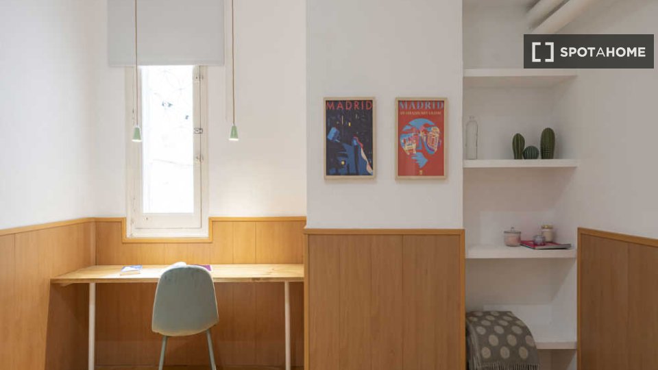 Double room Madrid, 3 beds — photo 46