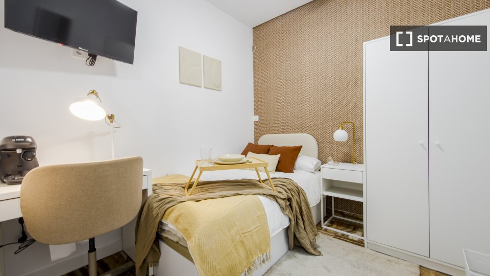 Double room Madrid, 8 beds — photo 1