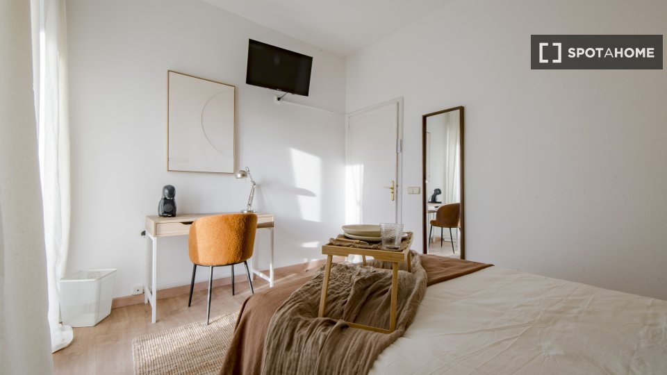 Double room Madrid, 8 beds, 150m² — photo 8
