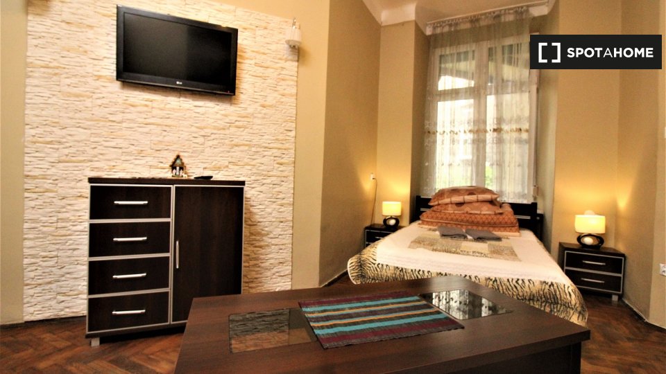 Double room Krakow, 3 beds — photo 1