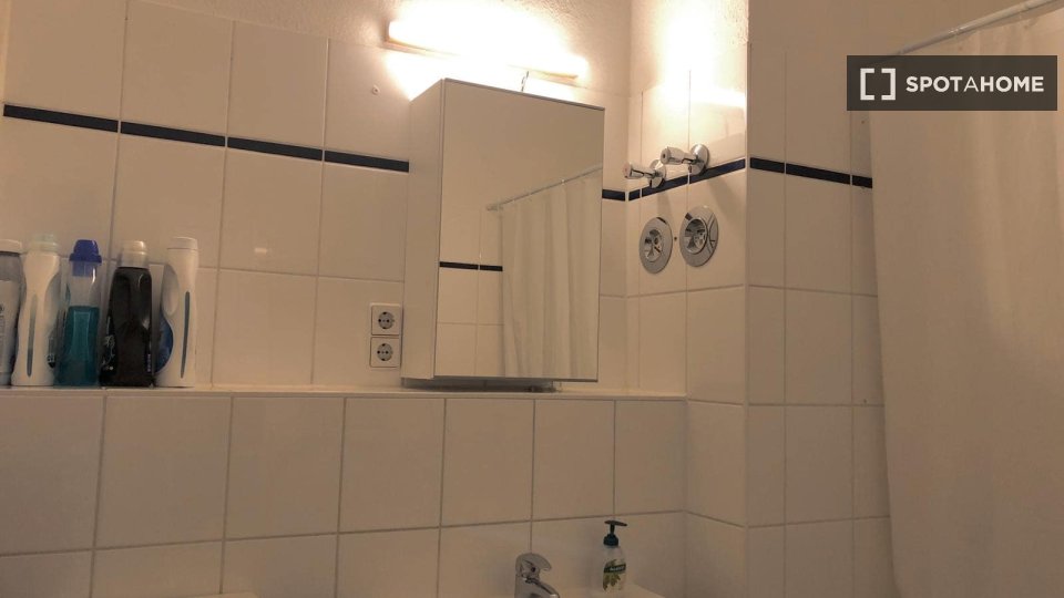 Double room Berlin, 2 beds, 65m² — photo 4