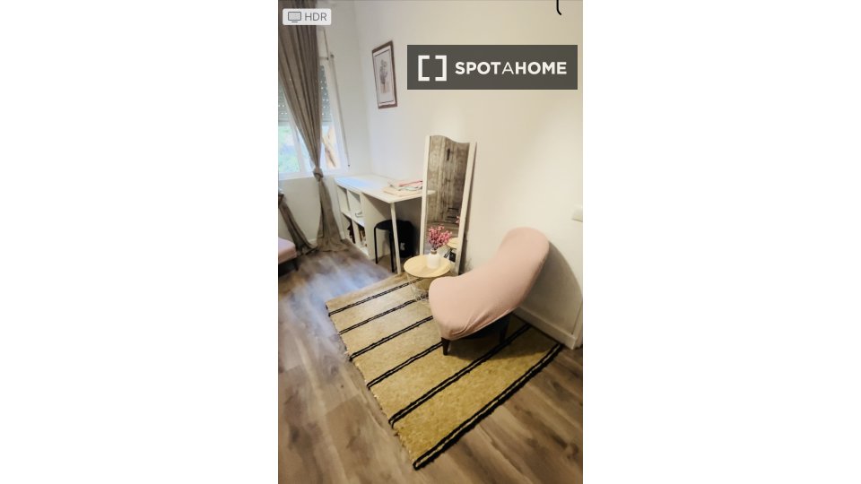 Double room Barcelona, 3 beds, 85m² — photo 4
