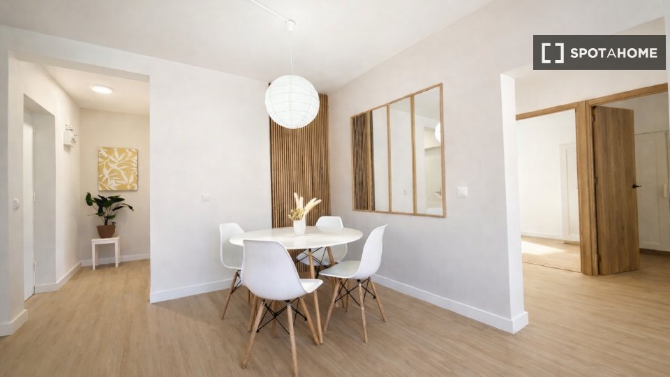 Double room Granada, 4 beds, 80m² — photo 11