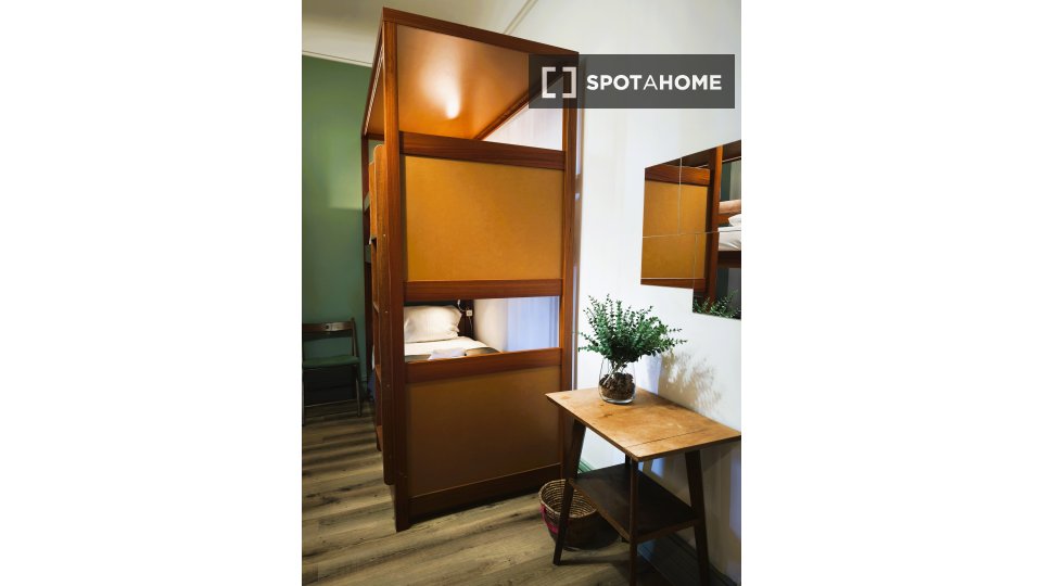 Double room Lisbon, 11 beds, 200m² — photo 22