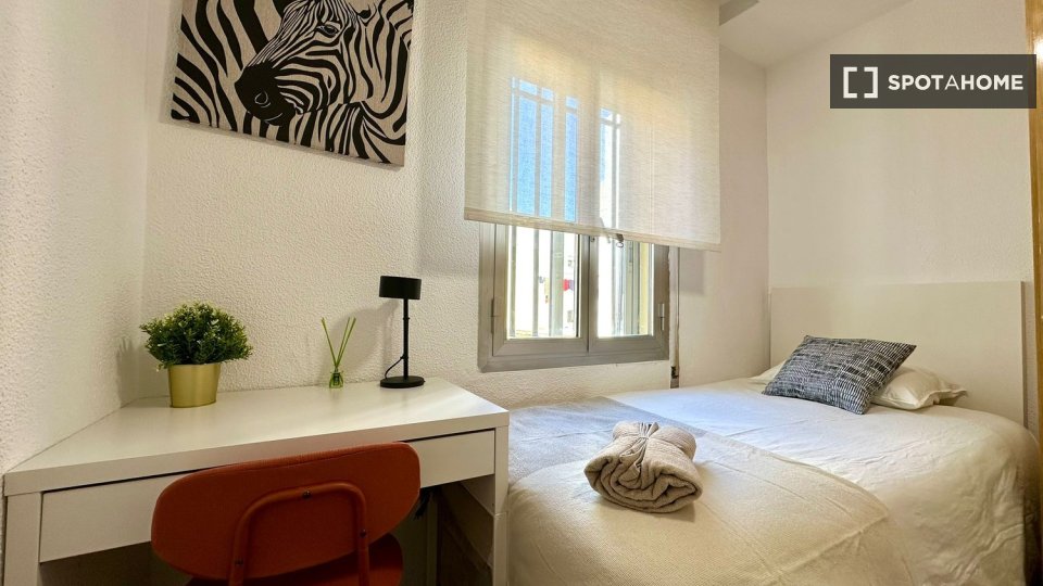 Double room Madrid, 3 beds — photo 3