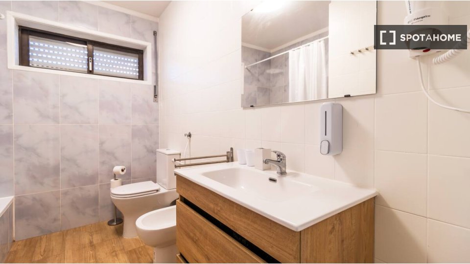 Apartment Porto, 3 beds, 140m² — photo 12
