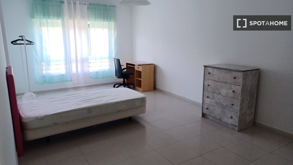 Double room Lisbon, 3 beds — photo 2