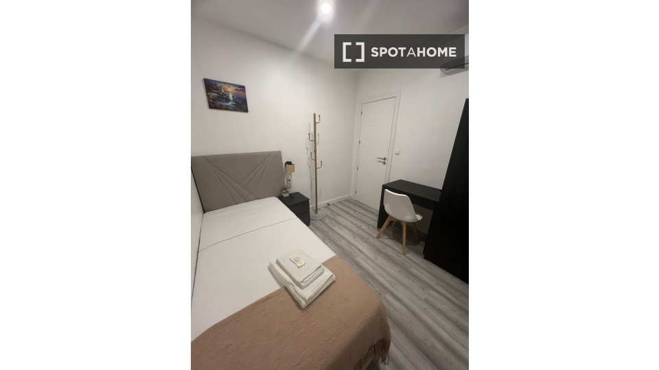 Double room Lisbon, 6 beds — photo 7