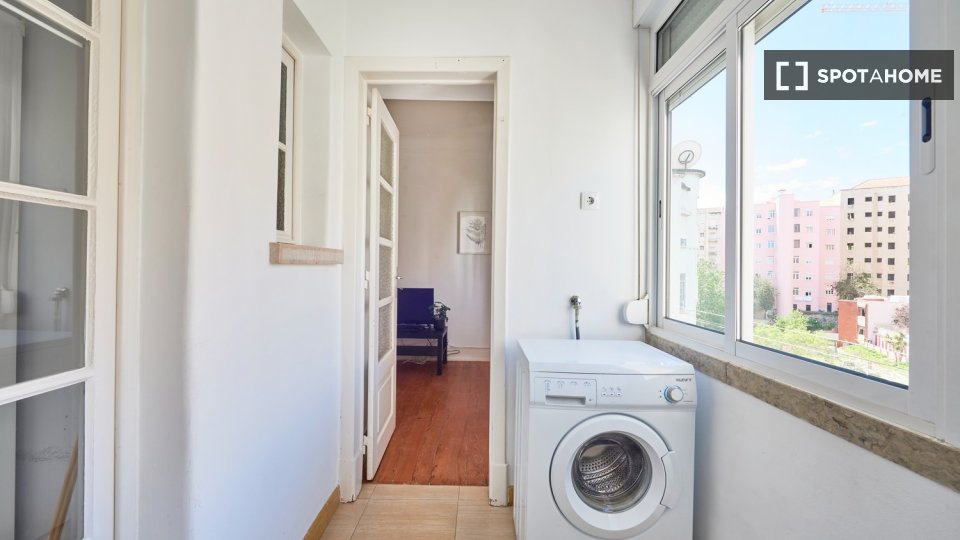 Double room Lisbon, 5 beds — photo 16