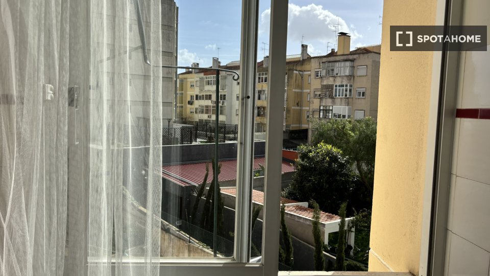 Apartment Lisbon, 1 bed, 77m² — photo 24