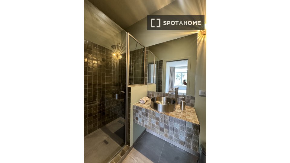 Double room Brussels, 3 beds, 95m² — photo 1