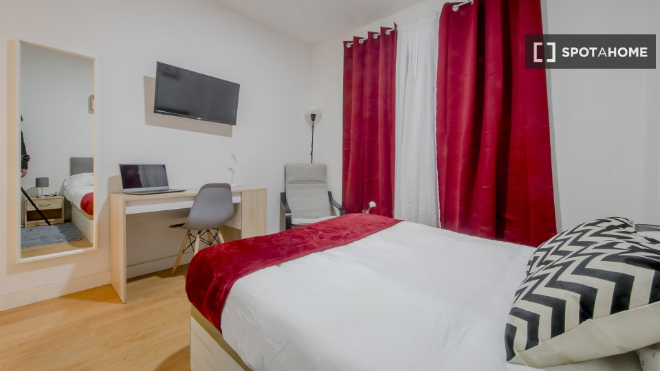 Double room Madrid, 8 beds, 200m² — photo 26
