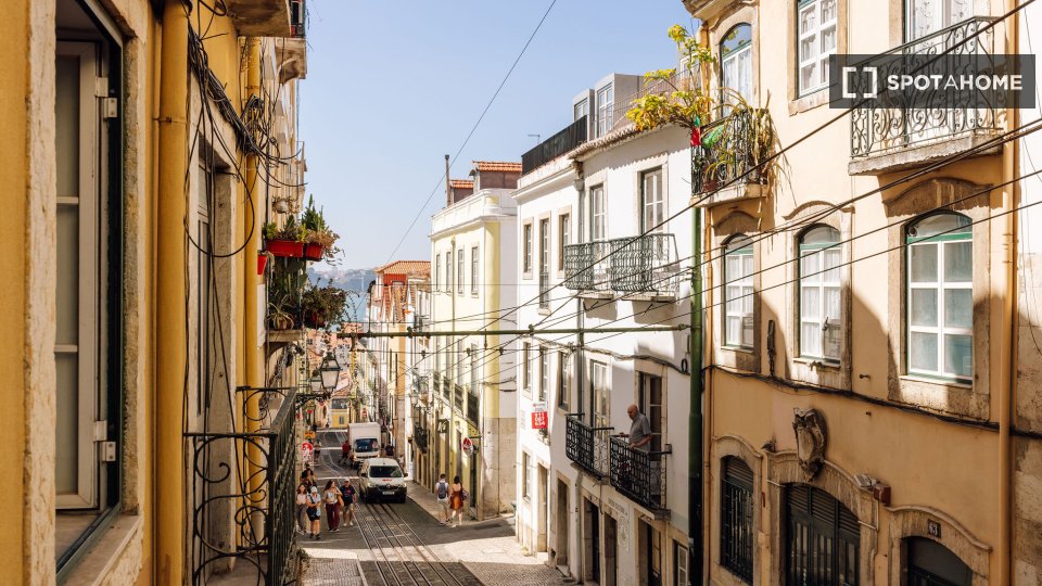 Apartment Lisbon, 2 beds, 70m² — photo 10