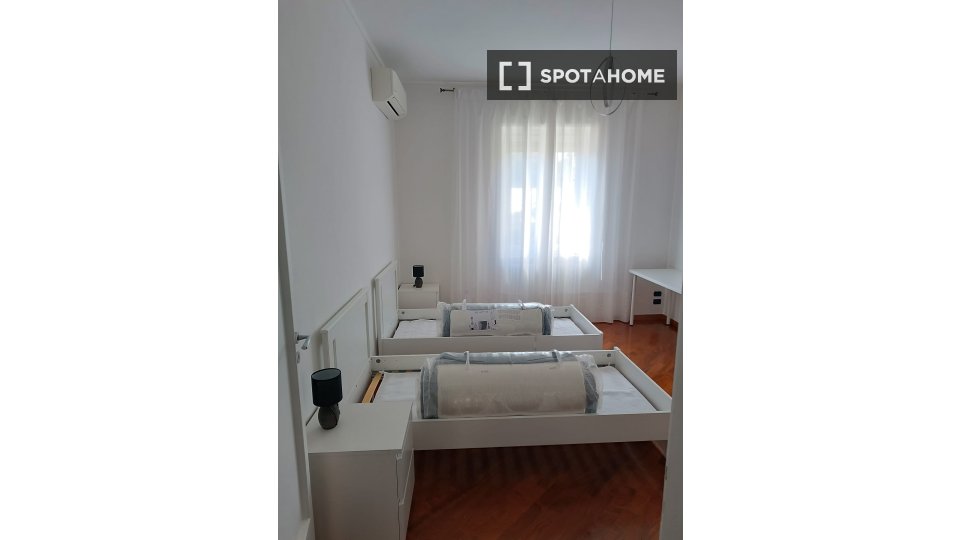 Double room Turin, 2 beds, 80m² — photo 4