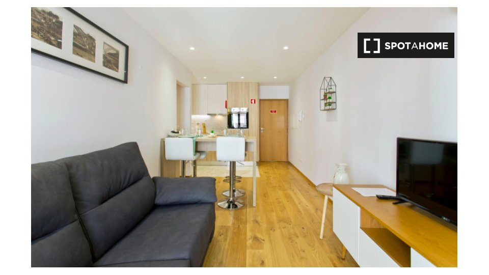 Apartment Porto, 1 bed, 55m² — photo 1