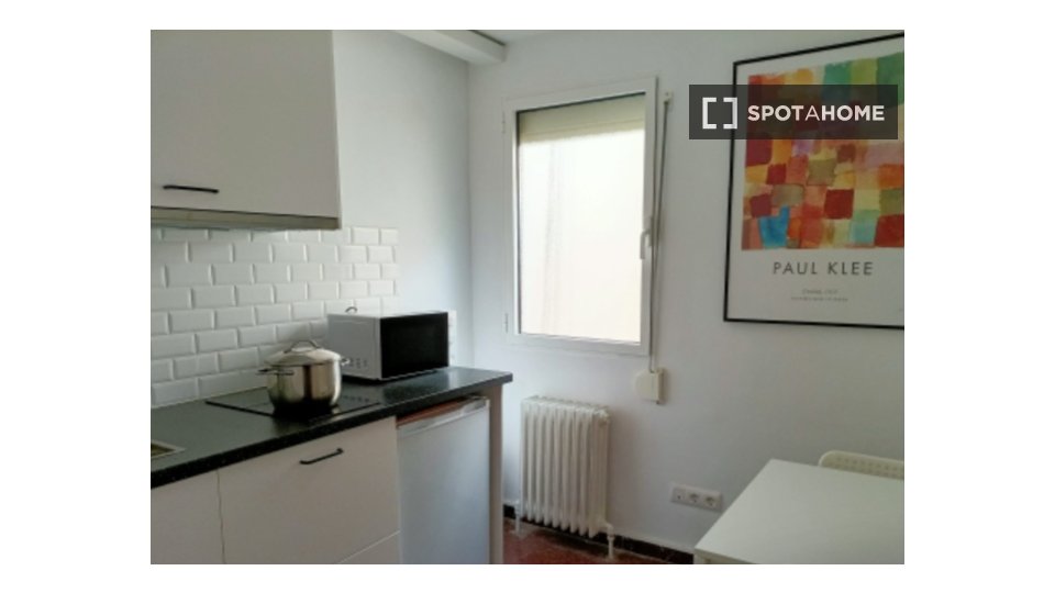Double room Barcelona, 3 beds, 140m² — photo 16