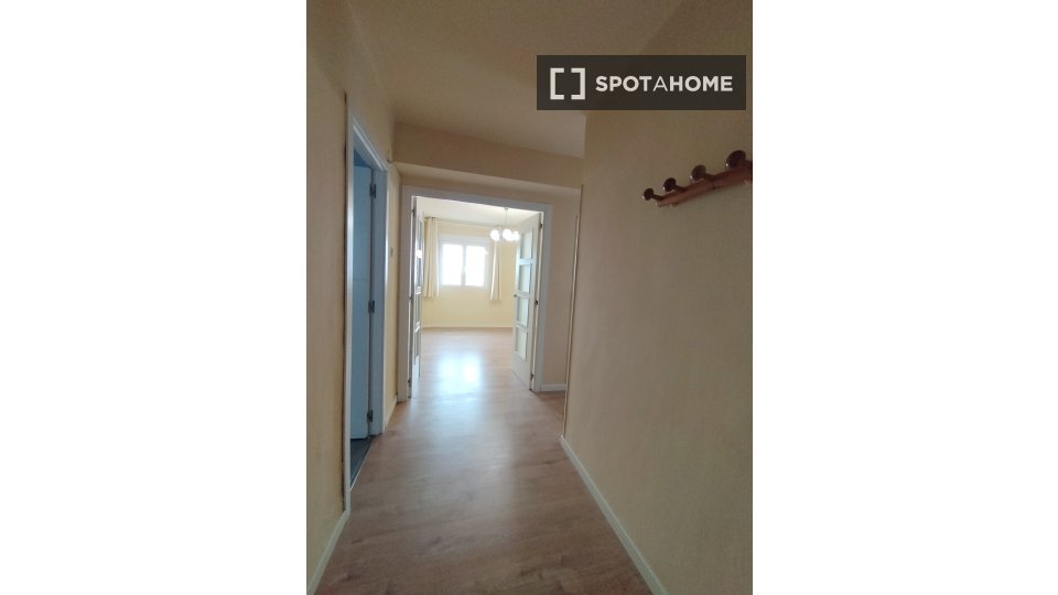 Double room Madrid, 4 beds, 85m² — photo 4