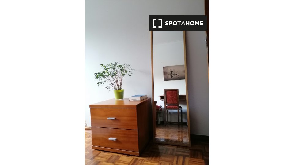 Double room Lisbon, 3 beds, 120m² — photo 8