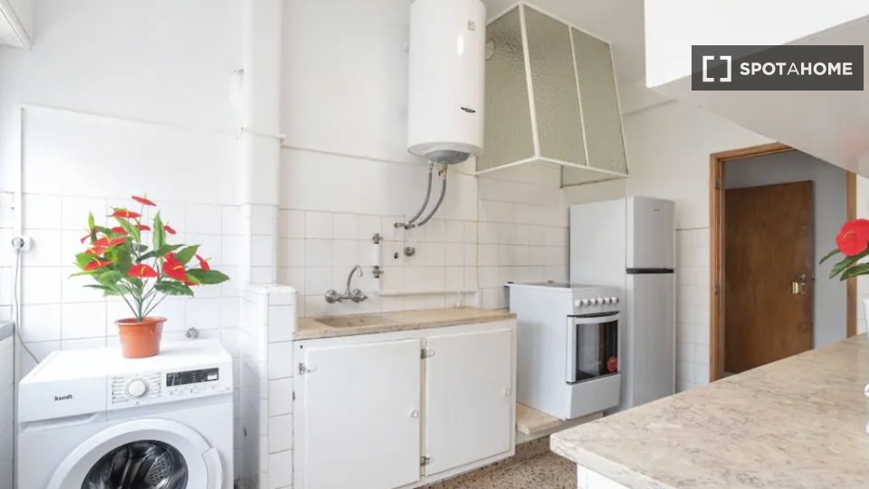 Double room Lisbon, 4 beds, 15m² — photo 2