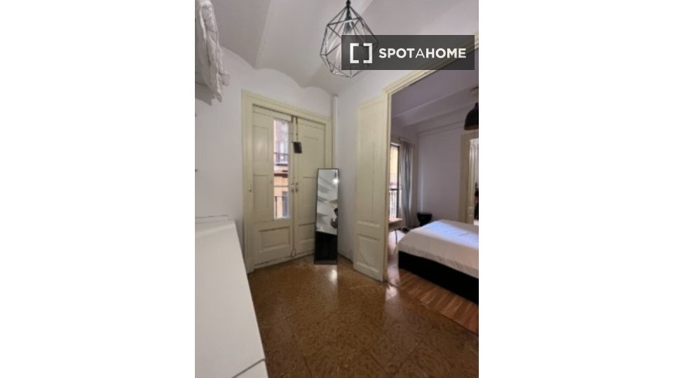 Double room Barcelona, 3 beds, 150m² — photo 12