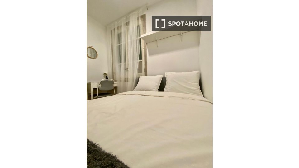 Double room Madrid, 4 beds — photo 17