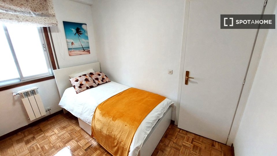 Double room Madrid, 4 beds, 100m² — photo 16