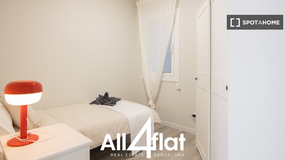Apartment Barcelona, 4 beds, 73m² — photo 5