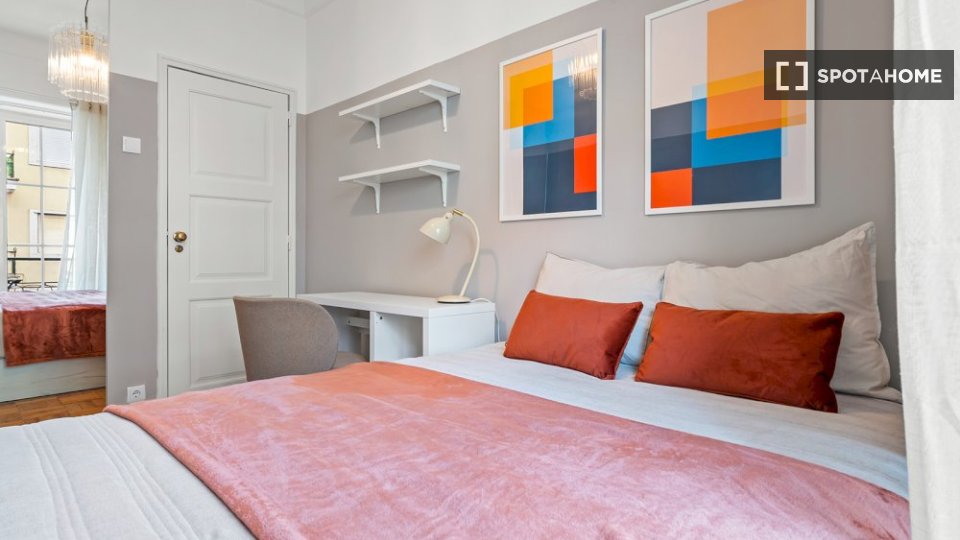 Double room Lisbon, 5 beds — photo 13