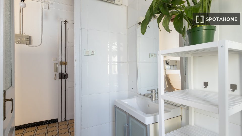 Double room Barcelona, 4 beds, 75m² — photo 8