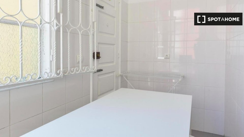 Double room Lisbon, 6 beds — photo 12