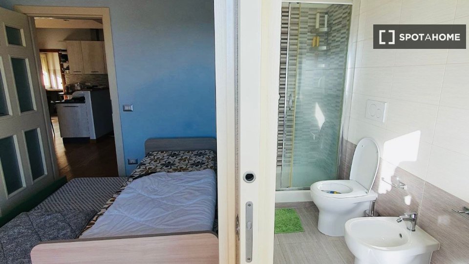 Double room Rome, 3 beds — photo 20