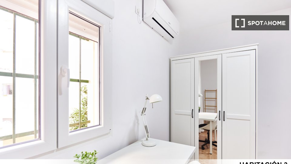 Double room Seville, 3 beds — photo 48