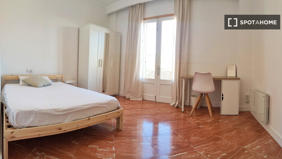 Se alquila habitación en piso compartido de 6 habitaciones, Manacor