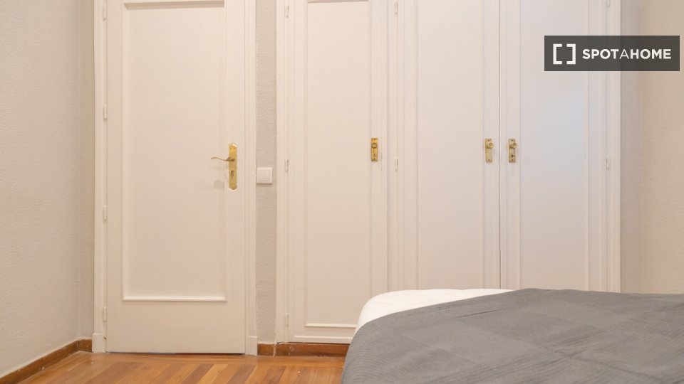 Double room Madrid, 4 beds — photo 11