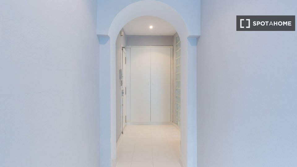 Double room Valencia, 3 beds, 90m² — photo 5