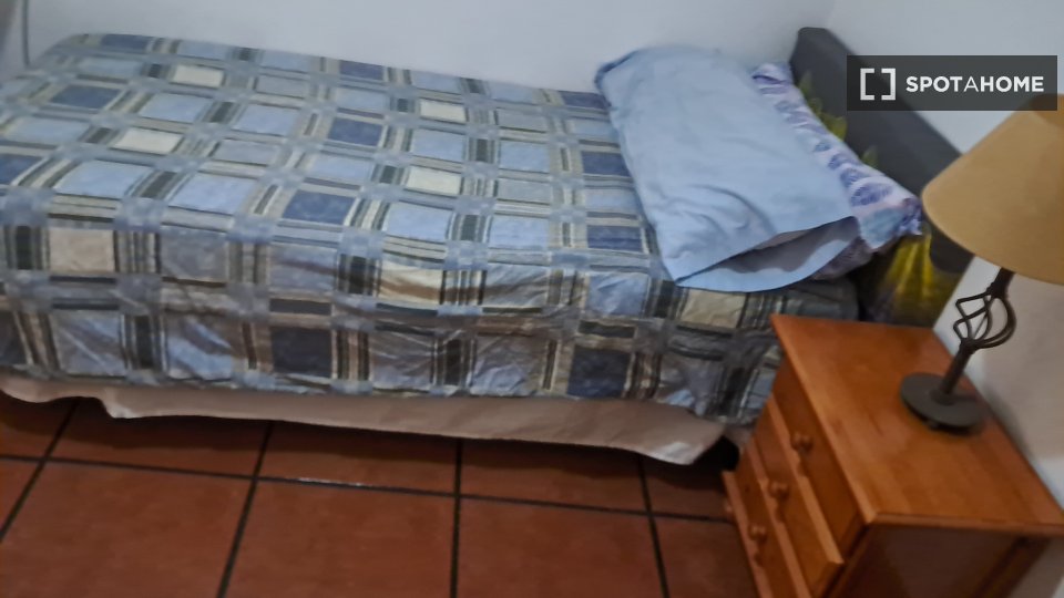 Double room Madrid, 3 beds — photo 11