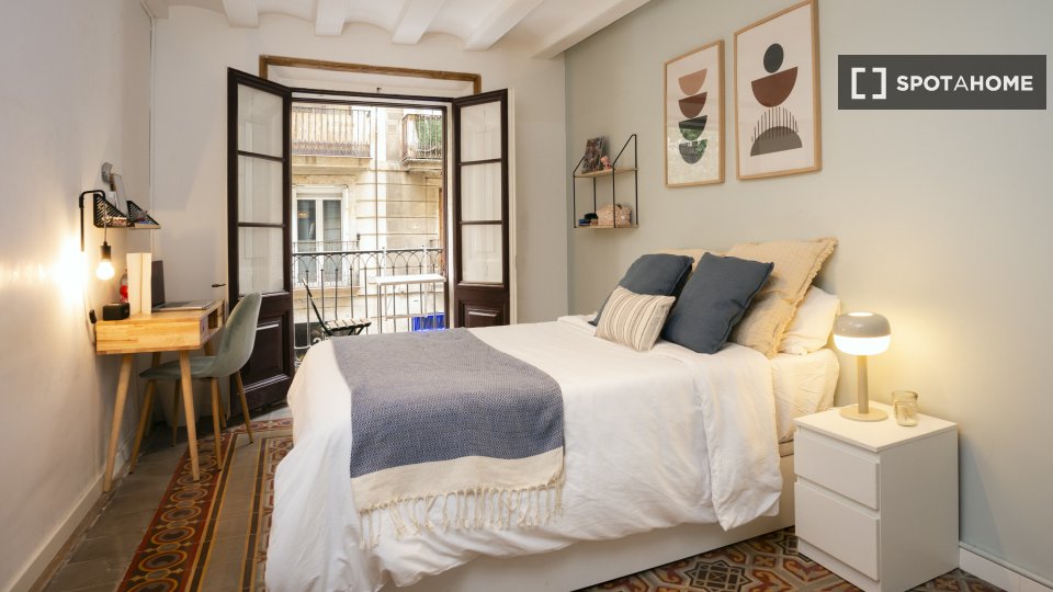 Double room Barcelona, 5 beds, 140m² — photo 22