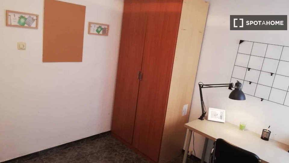Double room Valencia, 3 beds — photo 3