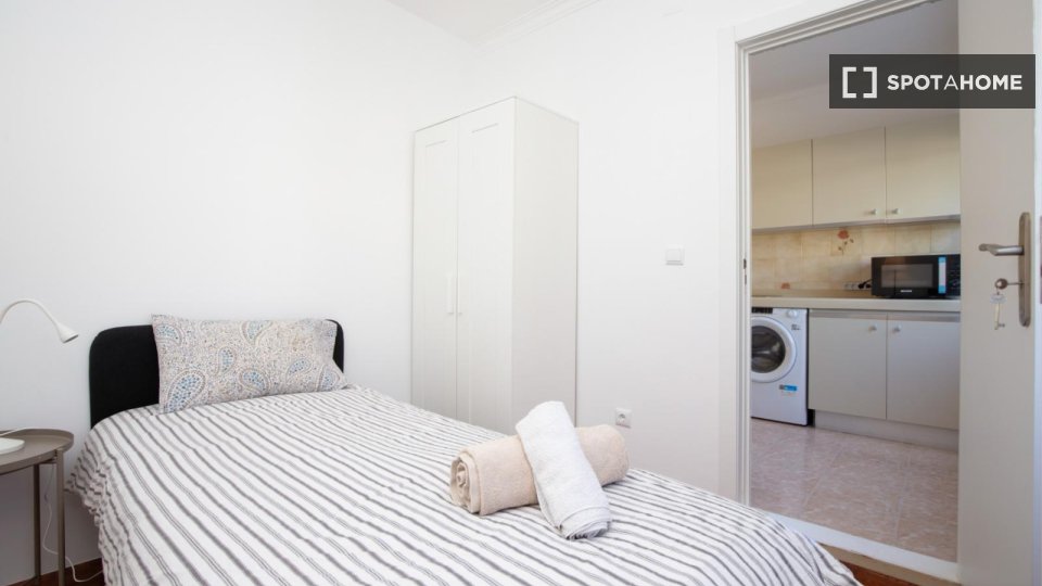 Double room Lisbon, 4 beds, 100m² — photo 5