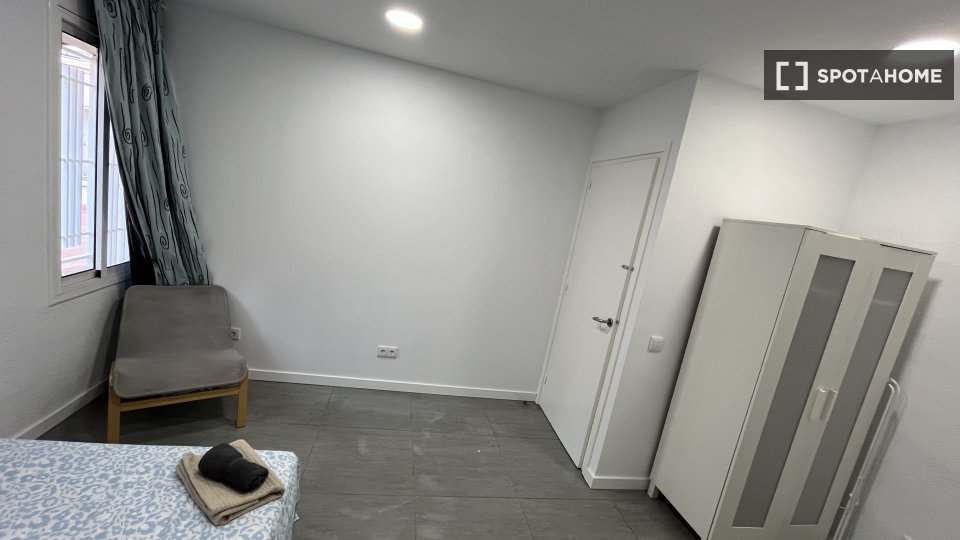 Double room Barcelona, 13 beds, 290m² — photo 2