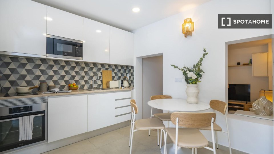Apartment Lisbon, 1 bed — photo 16