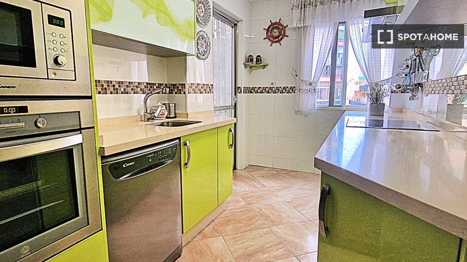 Double room Malaga, 5 beds, 140m² — photo 16