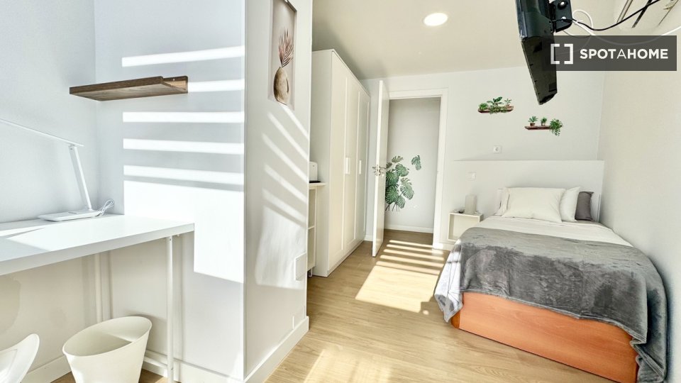 Double room Madrid, 8 beds, 164m² — photo 5