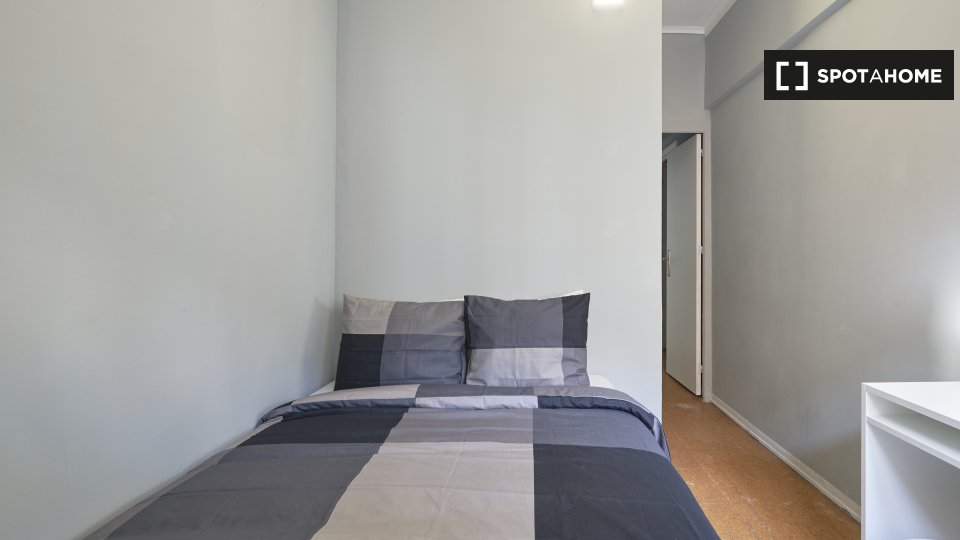 Double room Lisbon, 6 beds — photo 15
