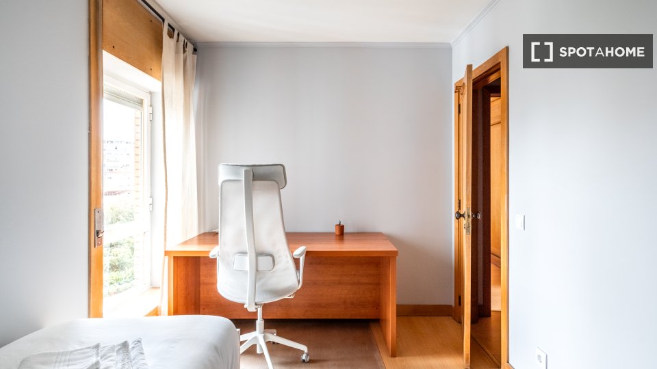 Apartment Lisbon, 3 beds, 98m² — photo 10