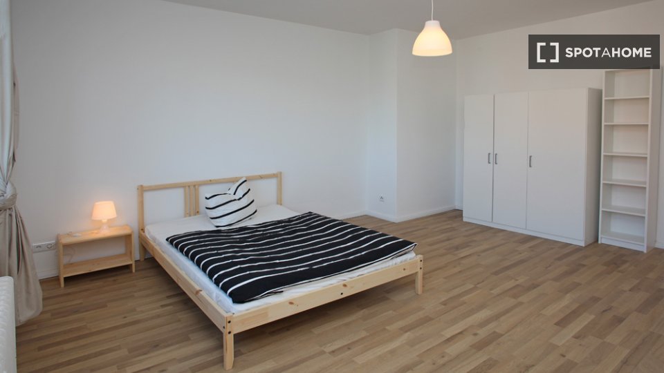 Double room Berlin, 3 beds, 60m² — photo 13